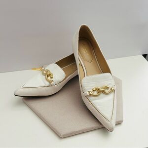 ✨Liz Claiborne White Flats with Gold Chain